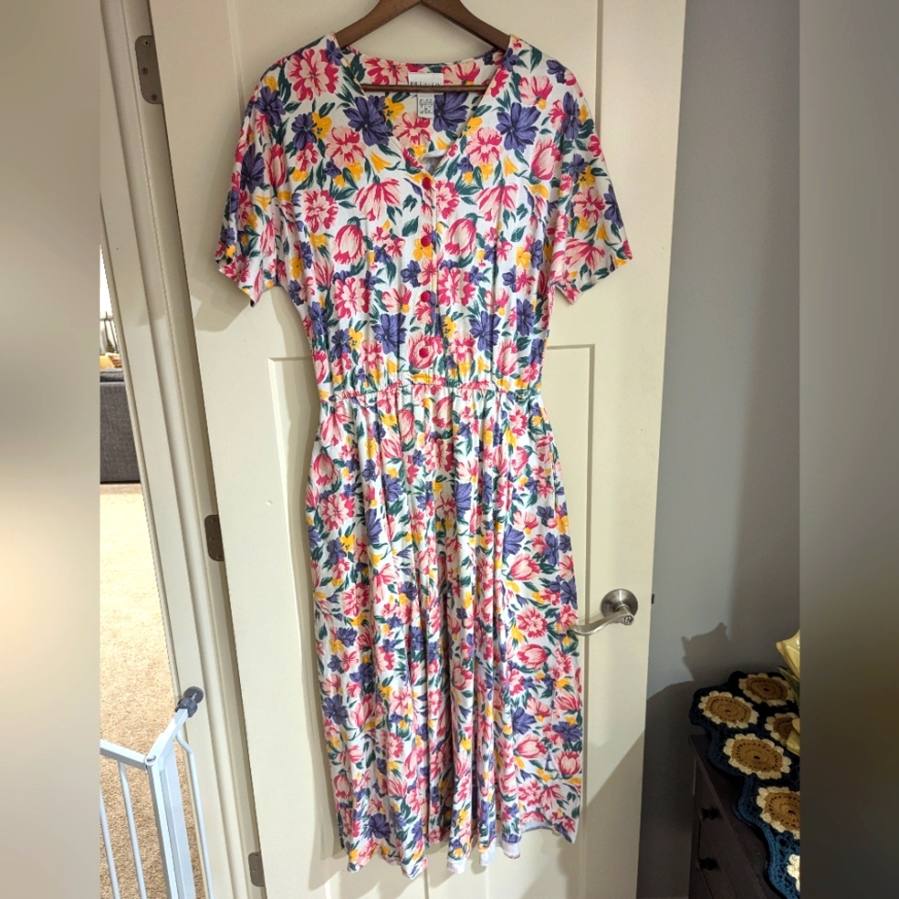 - Vintage 100% cotton floral maxi dress with pockets and belt loops size 10